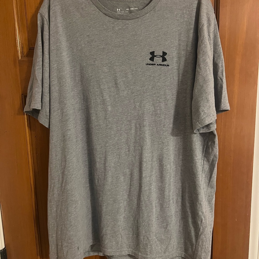 Under Armour Men's Heather Gray Tee